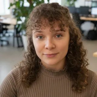 Portrait professionnel de Manon Naze, fondatrice de MNC Gestion